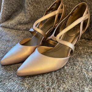 Life Stride blush-color, low heel pump